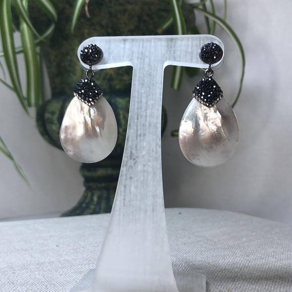 Genuine Mother of Pearl Earrings - Picture 2 of 6